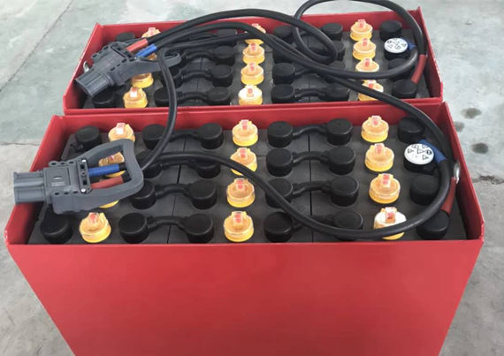 電動叉車蓄電池及時補水保證循環